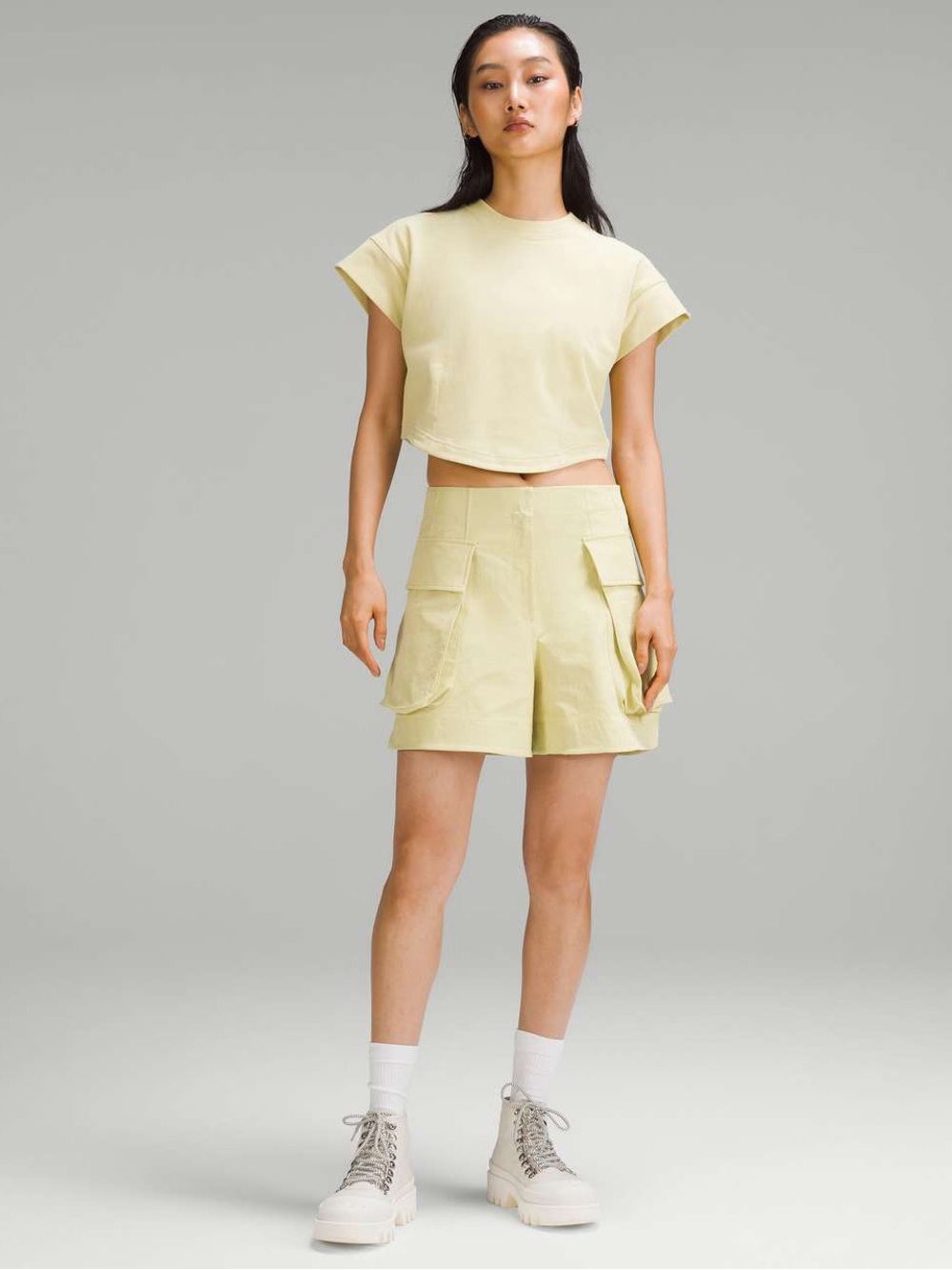 Lululemon W’s Relaxed-Fit Super-High-Rise Cargo Short 4", size 12 NEW w/o tags